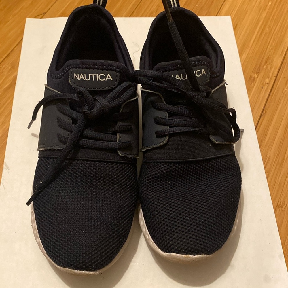 Nautica Kids Boys Youth Athletic Fashion Sneaker Running Shoe / size 4